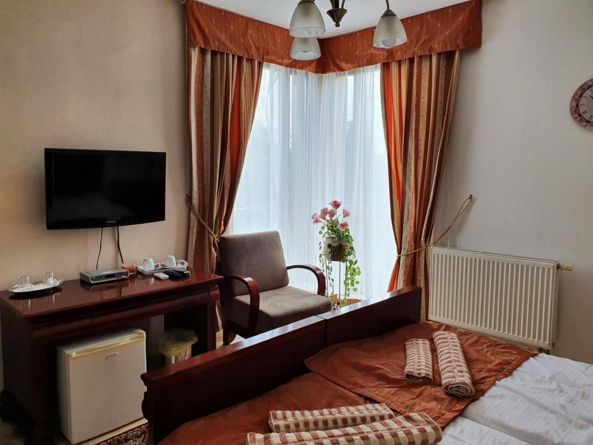 Hotel Oko Nitra Buitenkant foto