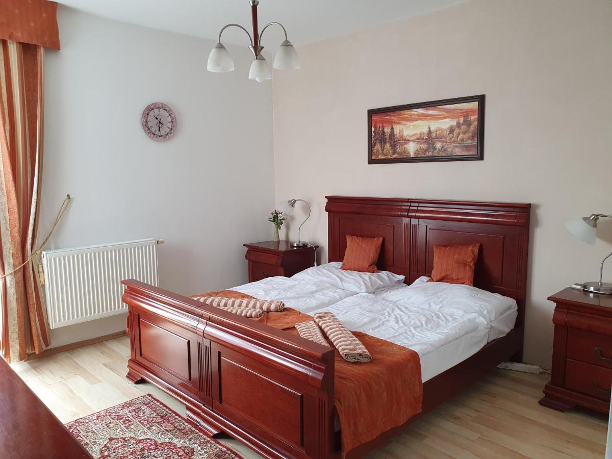 Hotel Oko Nitra Buitenkant foto