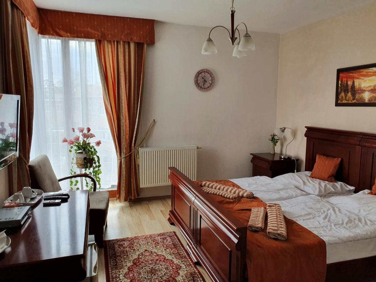 Hotel Oko Nitra Buitenkant foto
