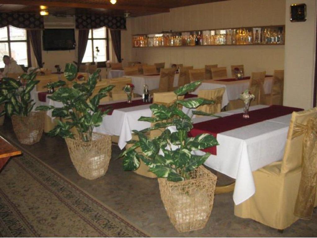 Hotel Oko Nitra Buitenkant foto